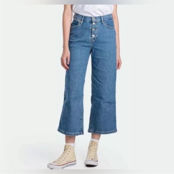 Levi’s • Mile High Wide Leg Crop Blue Jeans - Picture 2 of 7